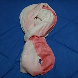 🎀 Lightweight and feminine scarf